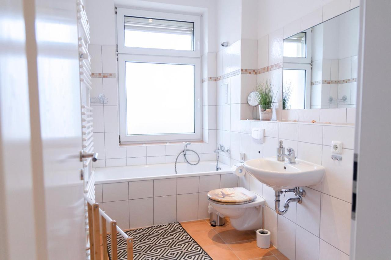 Modern-TOP City Lage -5 min - HBhf Netflix Küche Boxspringbett 2m x 2m bis 4 Pers Magdeburg Exterior foto
