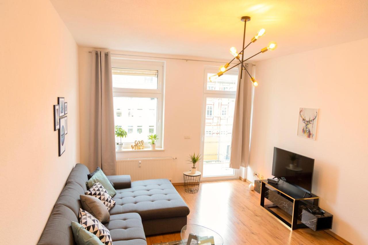 Modern-TOP City Lage -5 min - HBhf Netflix Küche Boxspringbett 2m x 2m bis 4 Pers Magdeburg Exterior foto